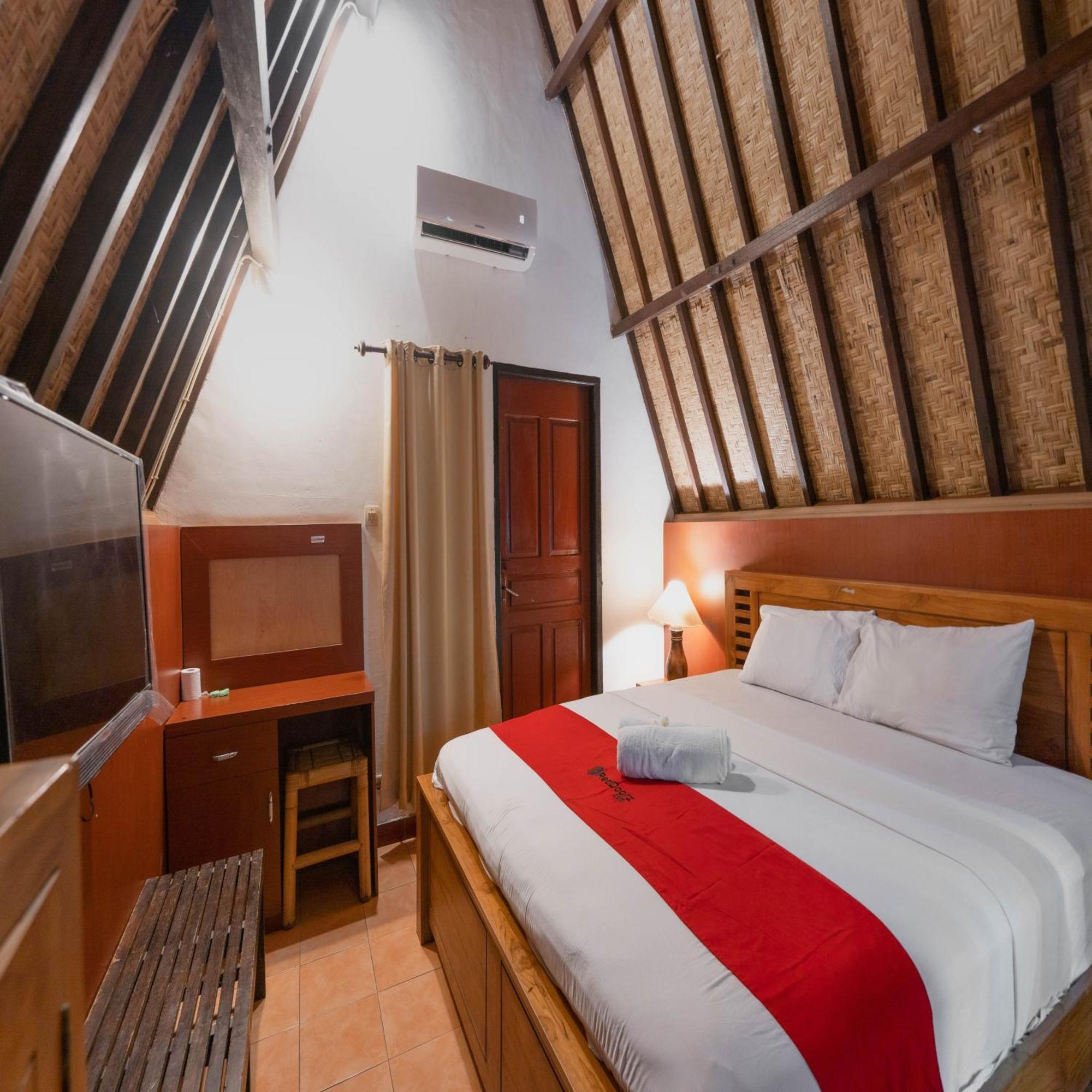 Hotel Reddoorz At Ocean 2 Gili Trawangan Exterior foto